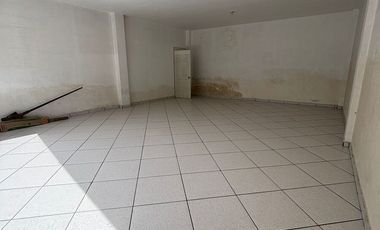 SALÓN DE FIESTAS CON 2 LOCALES COMERCIALES EN QRO. 8