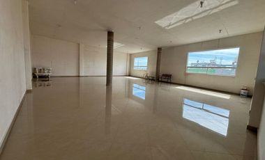 SALÓN DE FIESTAS CON 2 LOCALES COMERCIALES EN QRO. 8