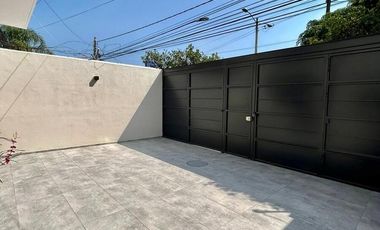 CASA EN VENTA EN AV NIÑOS HEROES