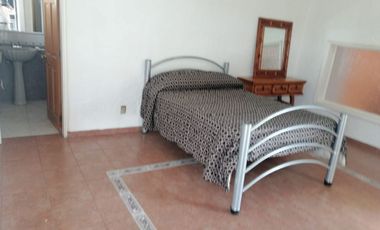 RENTO DEPARTAMENTO AMUEBLADO MUY AMPLIO  EXCELENTE UBICACION