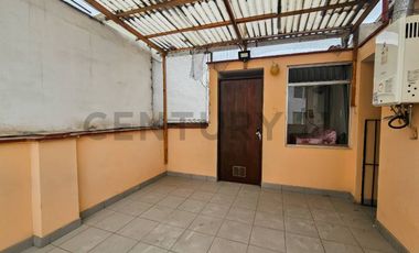 Alquilo casa en Surco para oficina a puerta cerrada, ubicación estratégica