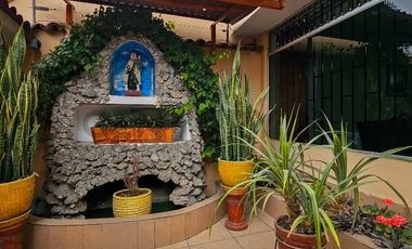 Alquilo casa en Surco para oficina a puerta cerrada, ubicación estratégica