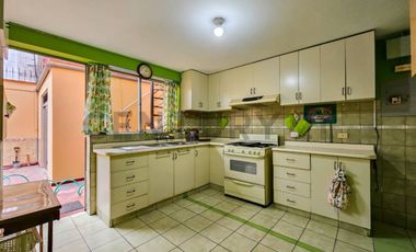 Alquilo casa en Surco para oficina a puerta cerrada, ubicación estratégica