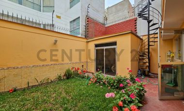 Alquilo casa en Surco para oficina a puerta cerrada, ubicación estratégica