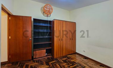 Alquilo casa en Surco para oficina a puerta cerrada, ubicación estratégica