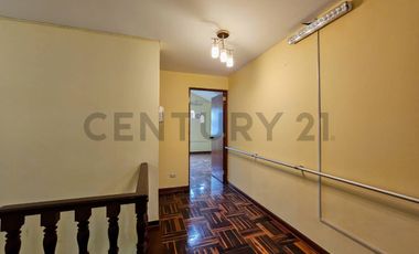 Alquilo casa en Surco para oficina a puerta cerrada, ubicación estratégica