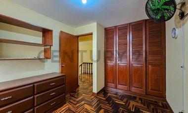 Alquilo casa en Surco para oficina a puerta cerrada, ubicación estratégica