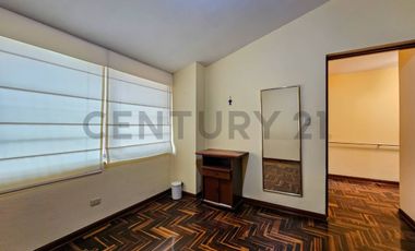 Alquilo casa en Surco para oficina a puerta cerrada, ubicación estratégica