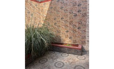 BONITA CASA EN JARDINES DE SAN MIGUEL