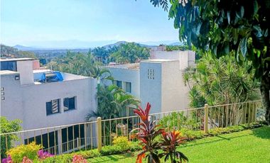 VENTA DE CASA CON ALBERCA EN CONDOMINIO BURGOS BUGAMBILIAS