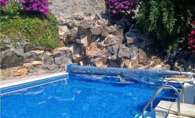 VENTA DE CASA CON ALBERCA EN CONDOMINIO BURGOS BUGAMBILIAS