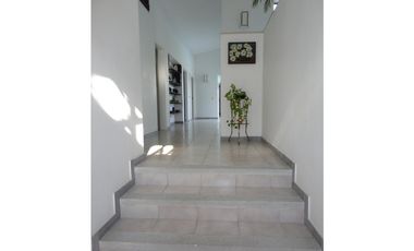 Casa Amoblada en arriendo Girardot Condominio campestre El Peñón