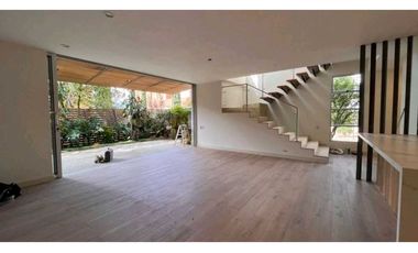 VENTA DE CASA EN EL POBLADO LOS BALSOS REMODELADA.