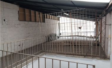 ARRIENDO CASA COMERCIAL EN LA FLORESTA