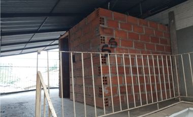 ARRIENDO CASA COMERCIAL EN LA FLORESTA