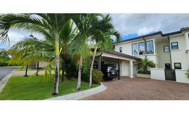 Casa de Lujo en Venta en Buenaventura Frente a la Laguna | JAC-M