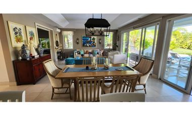 Casa de Lujo en Venta en Buenaventura Frente a la Laguna | JAC-M