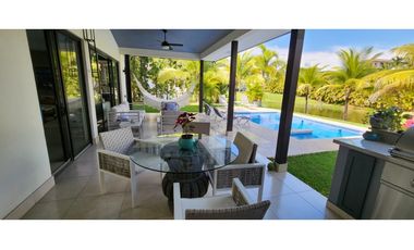 Casa de Lujo en Venta en Buenaventura Frente a la Laguna | JAC-M
