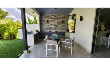 Casa de Lujo en Venta en Buenaventura Frente a la Laguna | JAC-M
