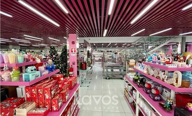 LOCAL EN VIA ESPAÑA PARA VENTA DE AUTOS - ALQUILER