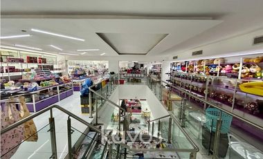 LOCAL EN VIA ESPAÑA PARA VENTA DE AUTOS - ALQUILER