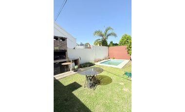 VENDO CASA TRES DORMITORIOS A METROS DE RECTA MARTINOLI