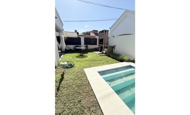 VENDO CASA TRES DORMITORIOS A METROS DE RECTA MARTINOLI