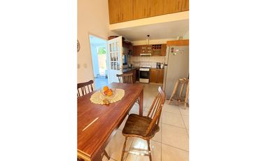 VENDO CASA TRES DORMITORIOS A METROS DE RECTA MARTINOLI