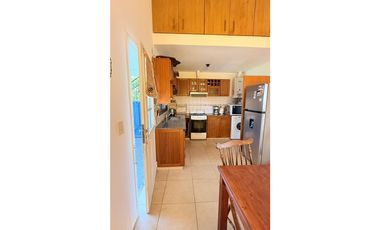 VENDO CASA TRES DORMITORIOS A METROS DE RECTA MARTINOLI