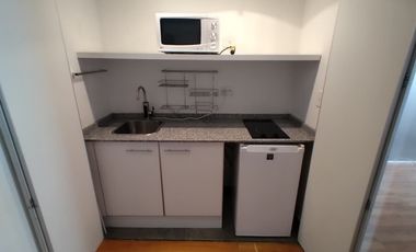 OFICINA AMOBLADA - TRES PRIVADOS - KITCHENETTE - DOS BAÑOS - Bº CENTRO