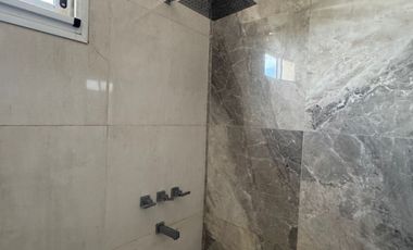 Casa en alquiler c/ cochera en San Pedro Nolasco