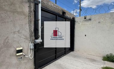 Casa en alquiler c/ cochera en San Pedro Nolasco