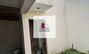 Casa en alquiler c/ cochera en San Pedro Nolasco