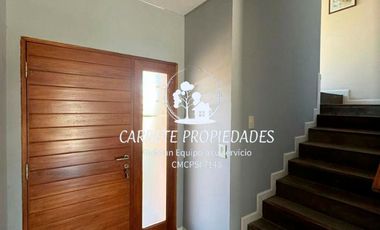 OPORTUNIDAD. Casa en venta de 4 dormitorios y pileta. Santa Guadalupe. Pilar.