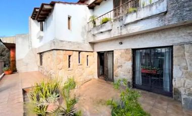 Casa PH en venta en Lomas del Mirador
