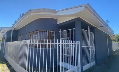 Casa en Venta en Erasmo escala 498 chillan viejo