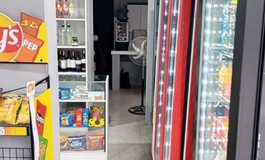 LOCAL CON VIDRIERA A LA CALLE IDEAL PARA EMPRENDER YA