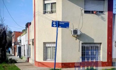 VENDO DUPLEX EXCELENTE UBICACION EN ALDO BONZI