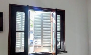 ALQUILO CASA AL FRENTE CON PARQUE Y PATIO EN TAPIALES