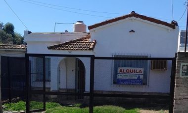 ALQUILO CASA AL FRENTE CON PARQUE Y PATIO EN TAPIALES