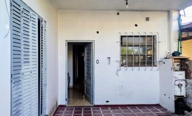 ALQUILO CASA AL FRENTE CON PARQUE Y PATIO EN TAPIALES