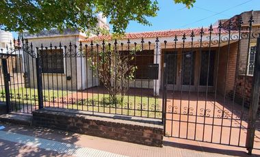 VENTA CASA 3 DORM  Bº AYACUCHO, SOBRE AVENIDA CAPDEVILA