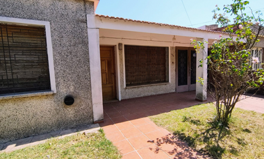 VENTA CASA 3 DORM  Bº AYACUCHO, SOBRE AVENIDA CAPDEVILA