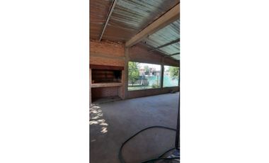 HERMOSA CASA en VENTA doble lote VILLA ESQUIU. Bº PRIVADO