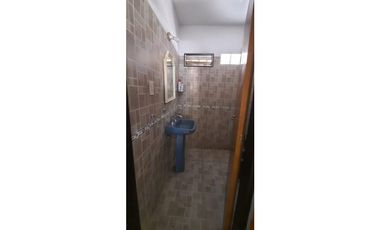 HERMOSA CASA en VENTA doble lote VILLA ESQUIU. Bº PRIVADO