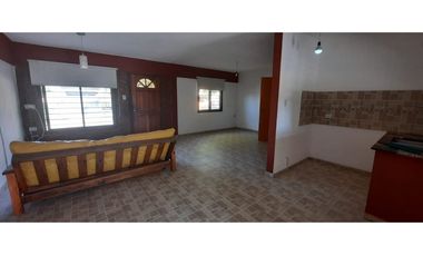 HERMOSA CASA en VENTA doble lote VILLA ESQUIU. Bº PRIVADO