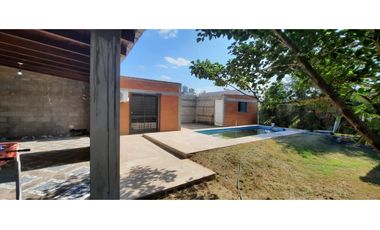 HERMOSA CASA en VENTA doble lote VILLA ESQUIU. Bº PRIVADO