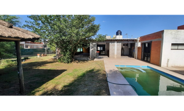 HERMOSA CASA en VENTA doble lote VILLA ESQUIU. Bº PRIVADO