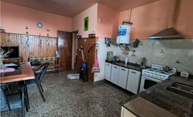 VENTA CASA 2 DORM + DEPTO en Bº AYACUCHO