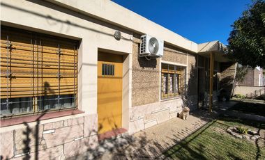 VENTA CASA 2 DORM + DEPTO en Bº AYACUCHO